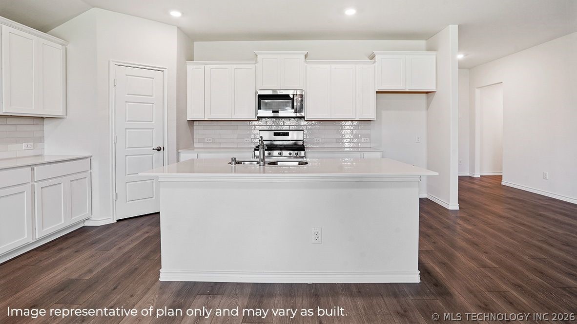 15555 S 36th East Avenue S Property Photo 6