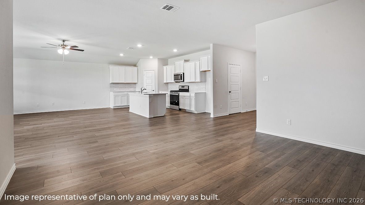 15555 S 36th East Avenue S Property Photo 9