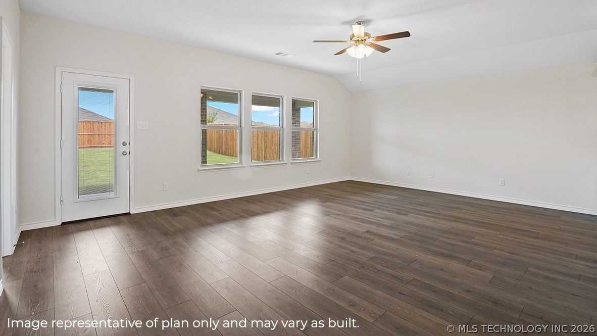 15555 S 36th East Avenue S Property Photo 12