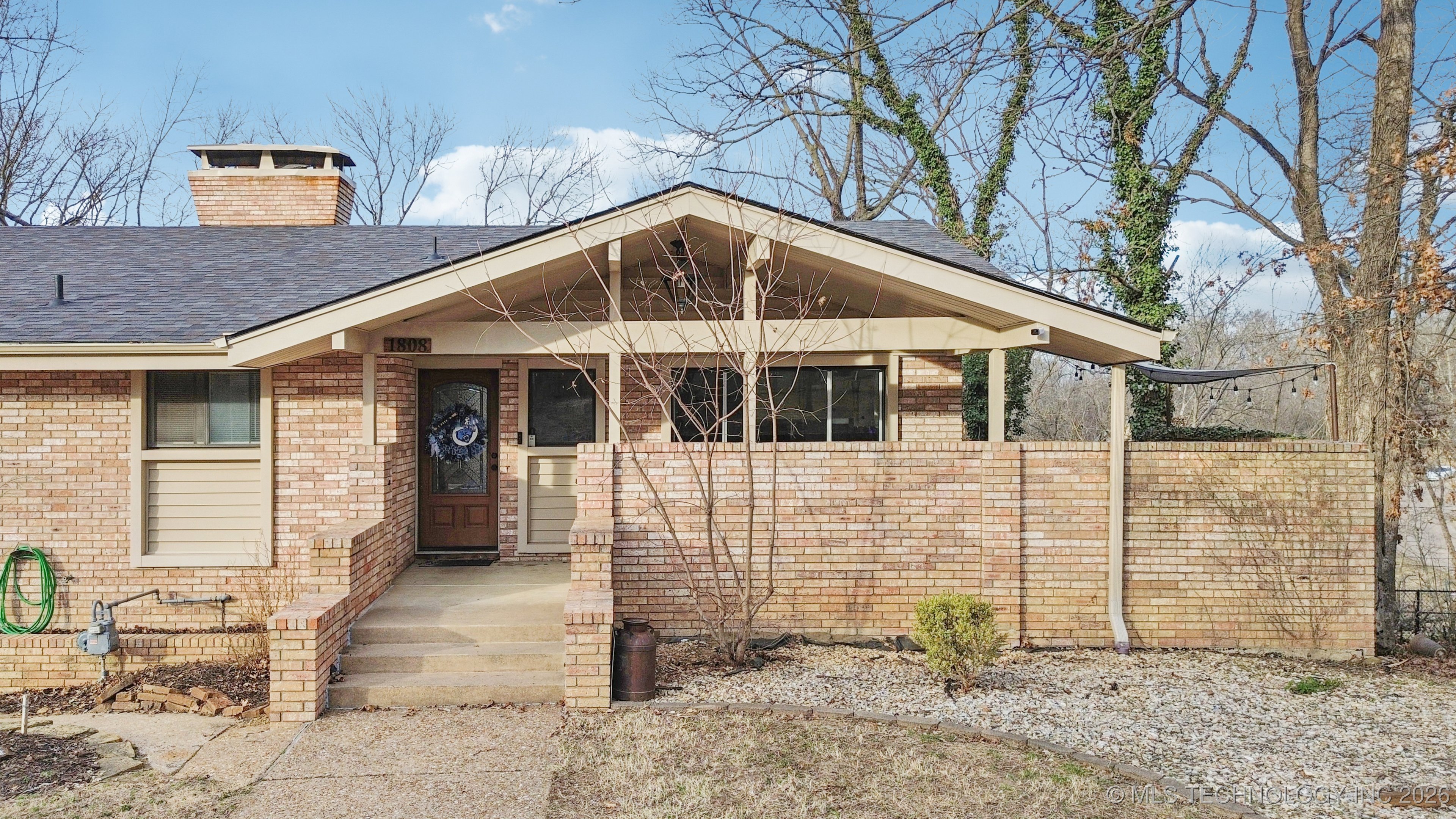 1808 S Skyline Place Property Photo 5