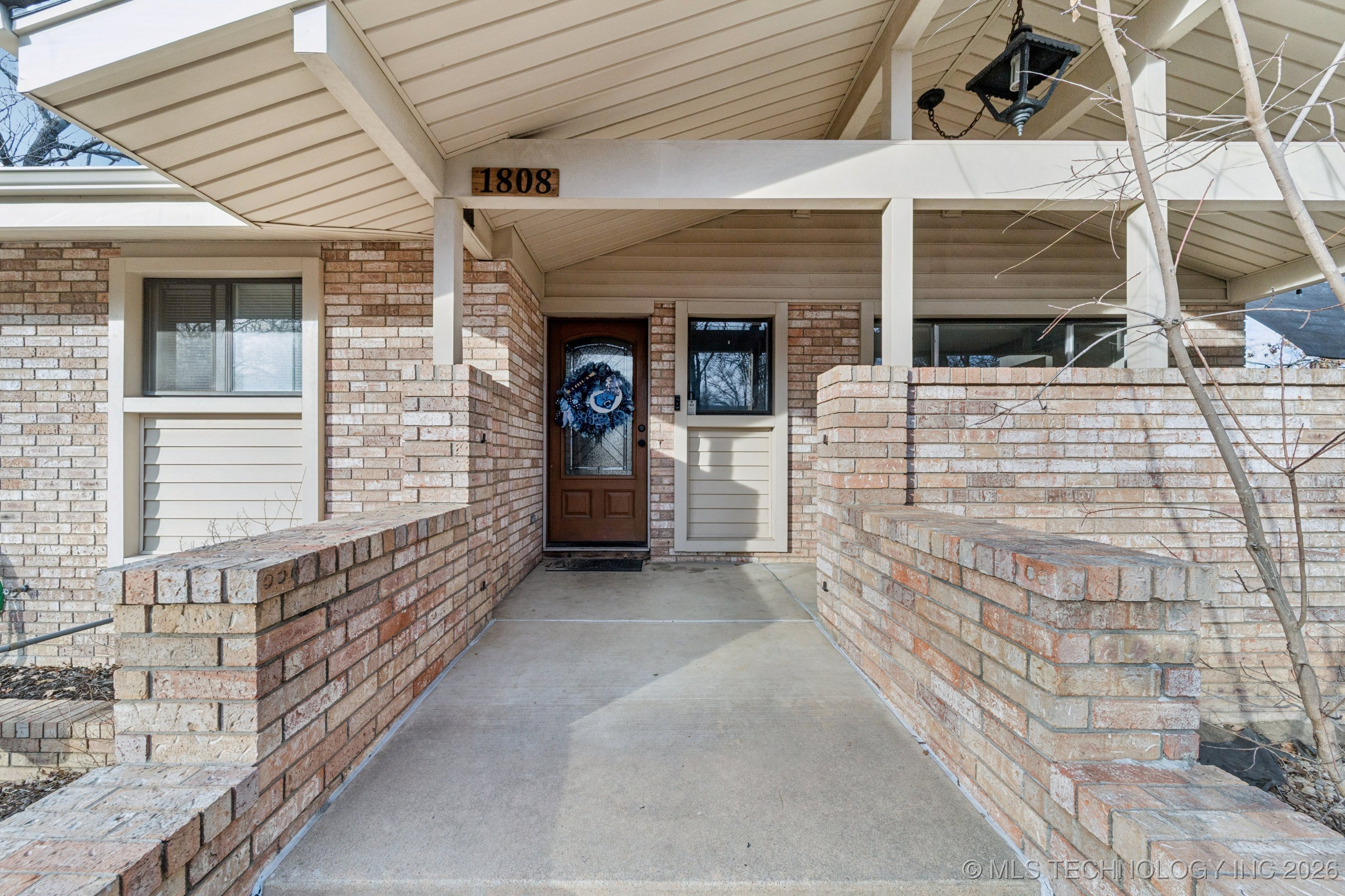 1808 S Skyline Place Property Photo 6