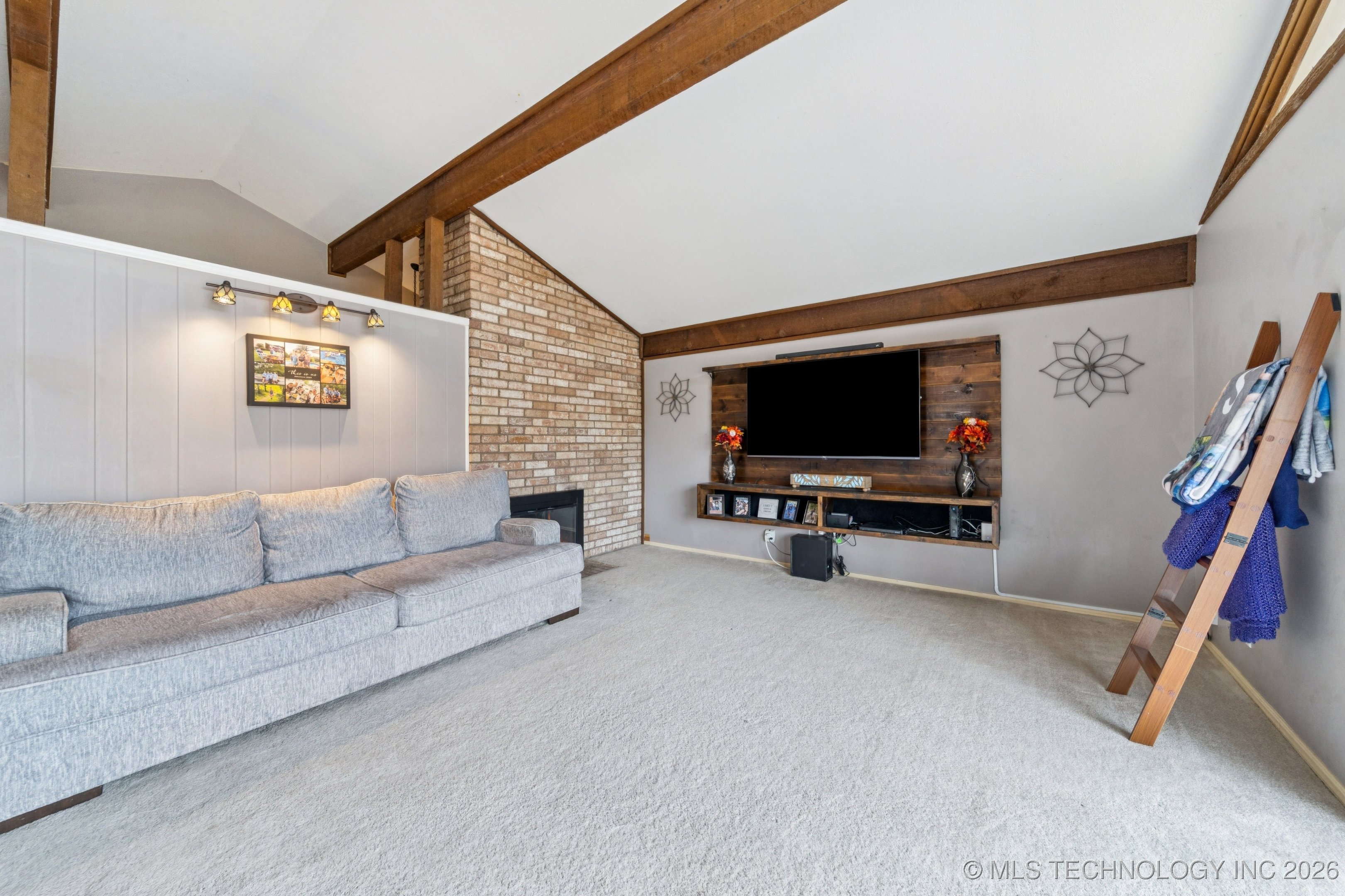 1808 S Skyline Place Property Photo 9