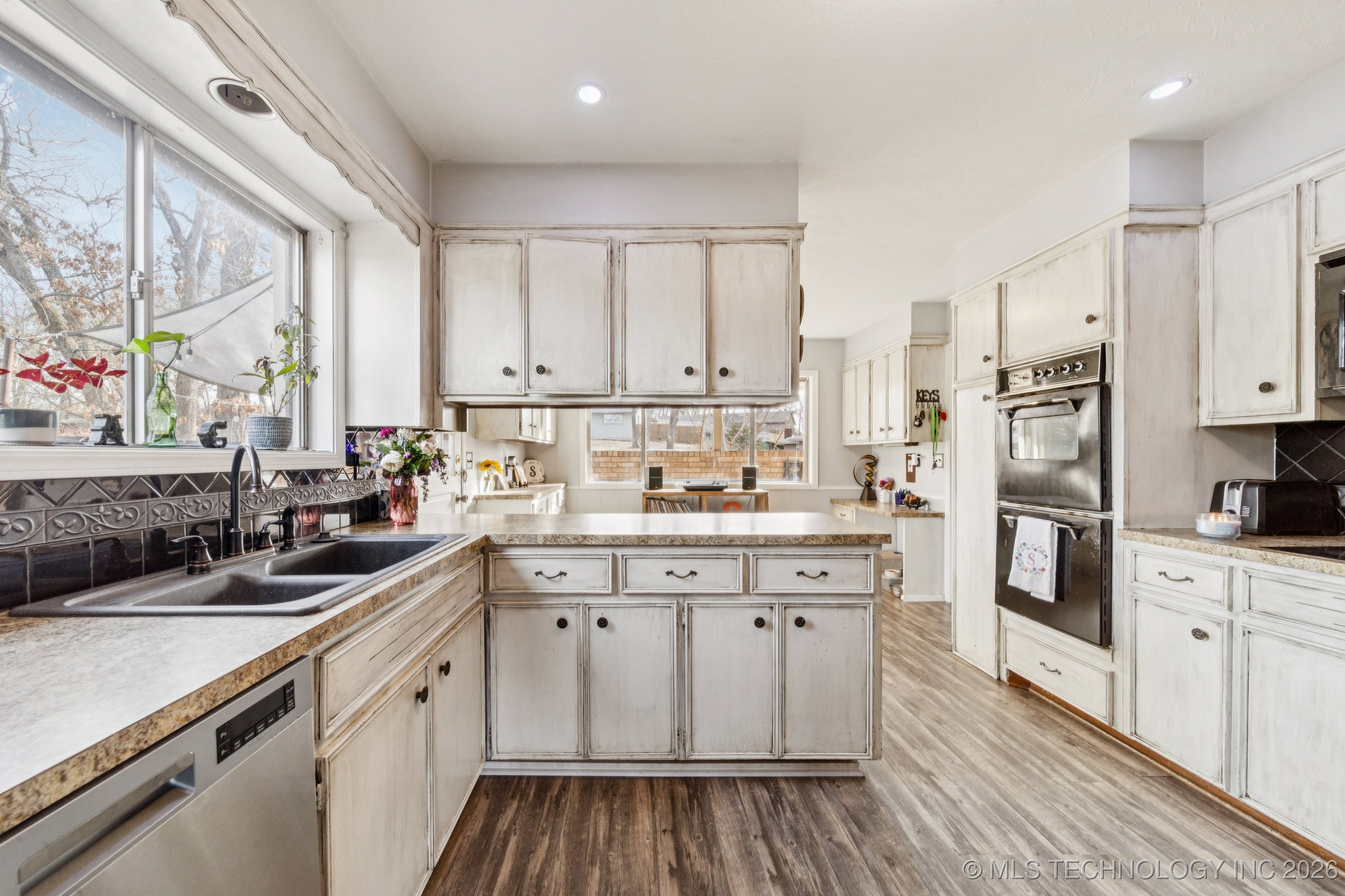 1808 S Skyline Place Property Photo 17