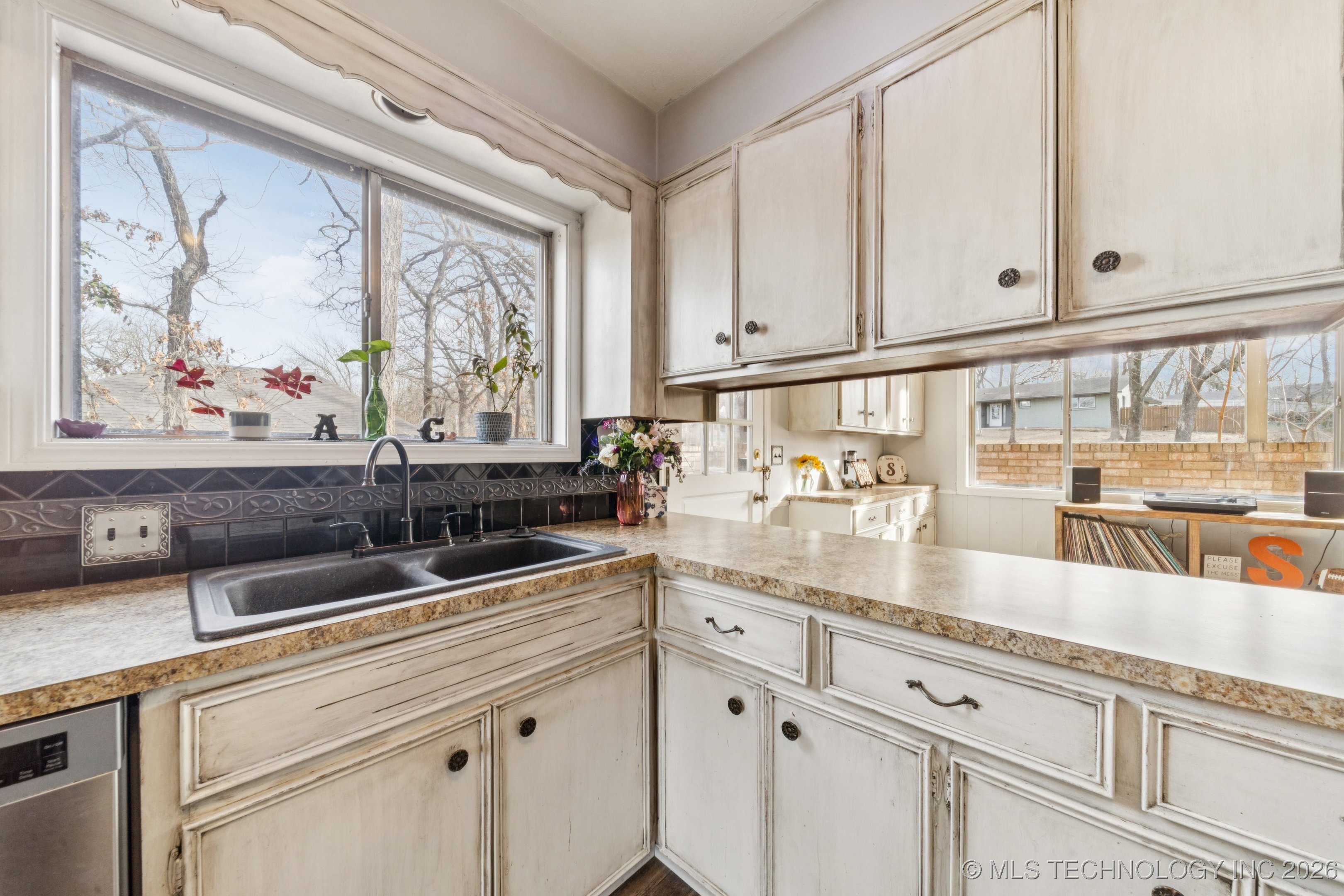 1808 S Skyline Place Property Photo 18