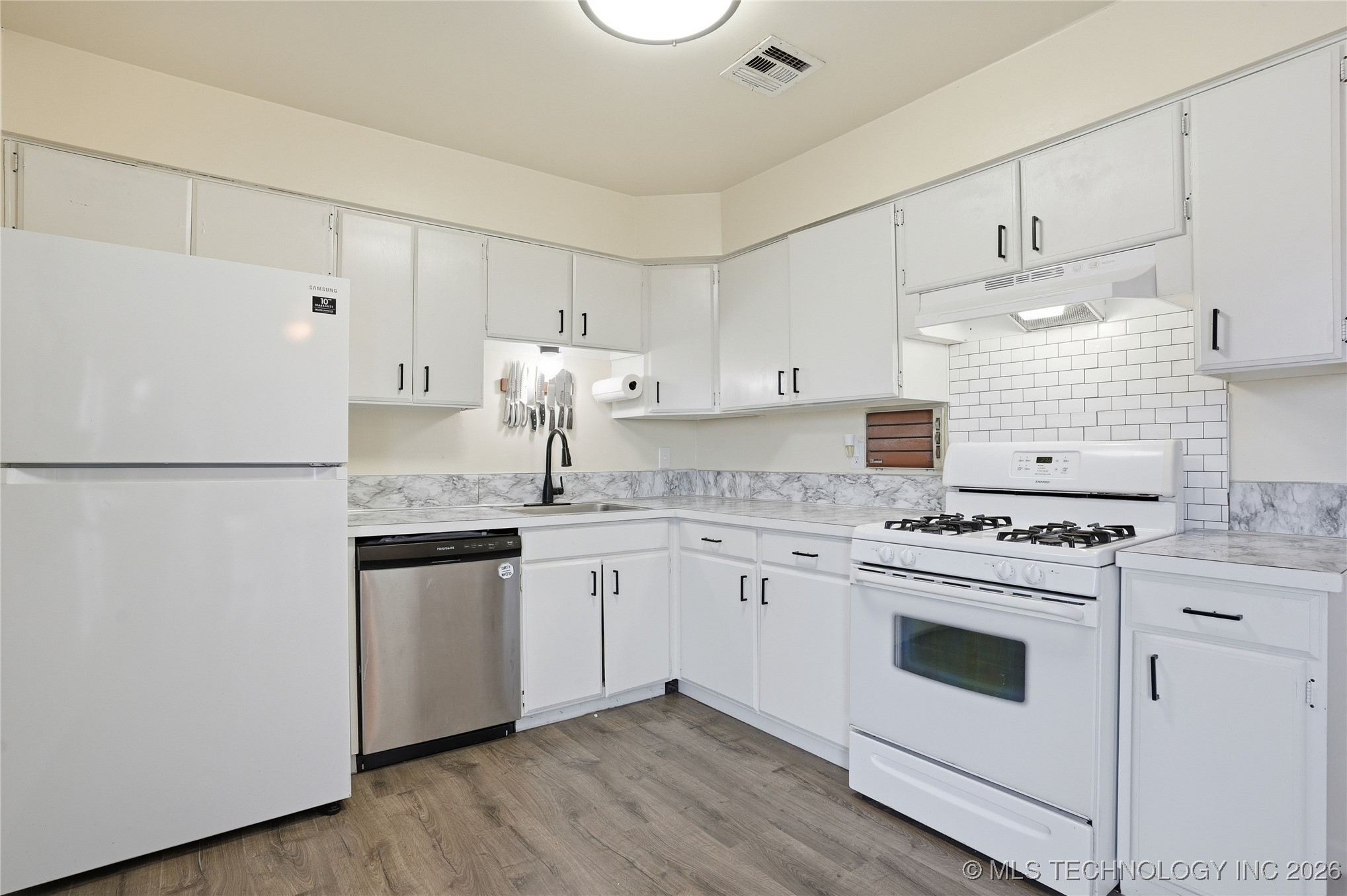 105 W 32nd Street Property Photo 13