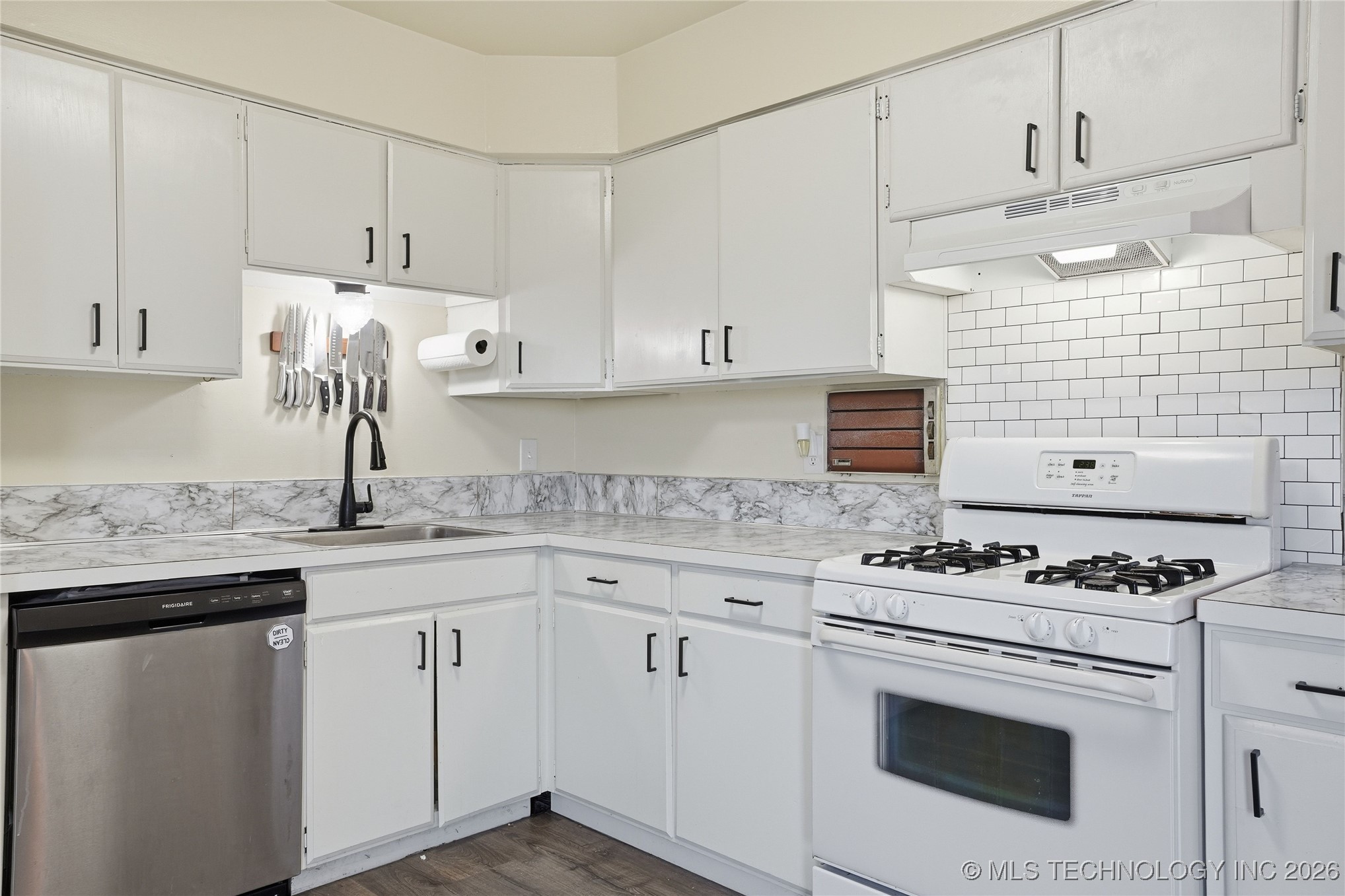 105 W 32nd Street Property Photo 14