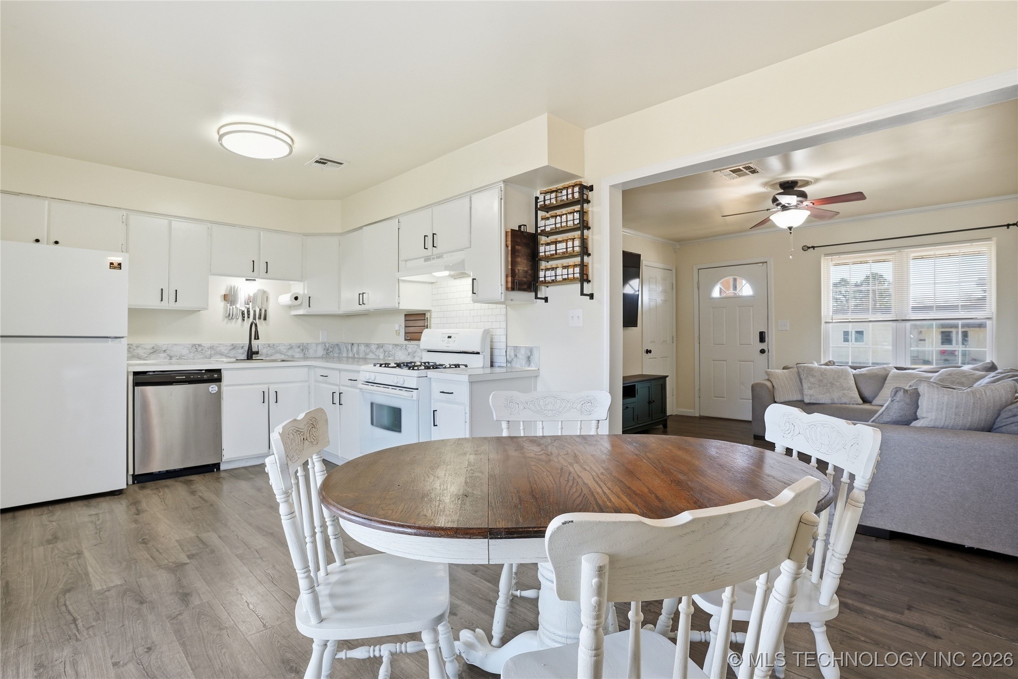 105 W 32nd Street Property Photo 18