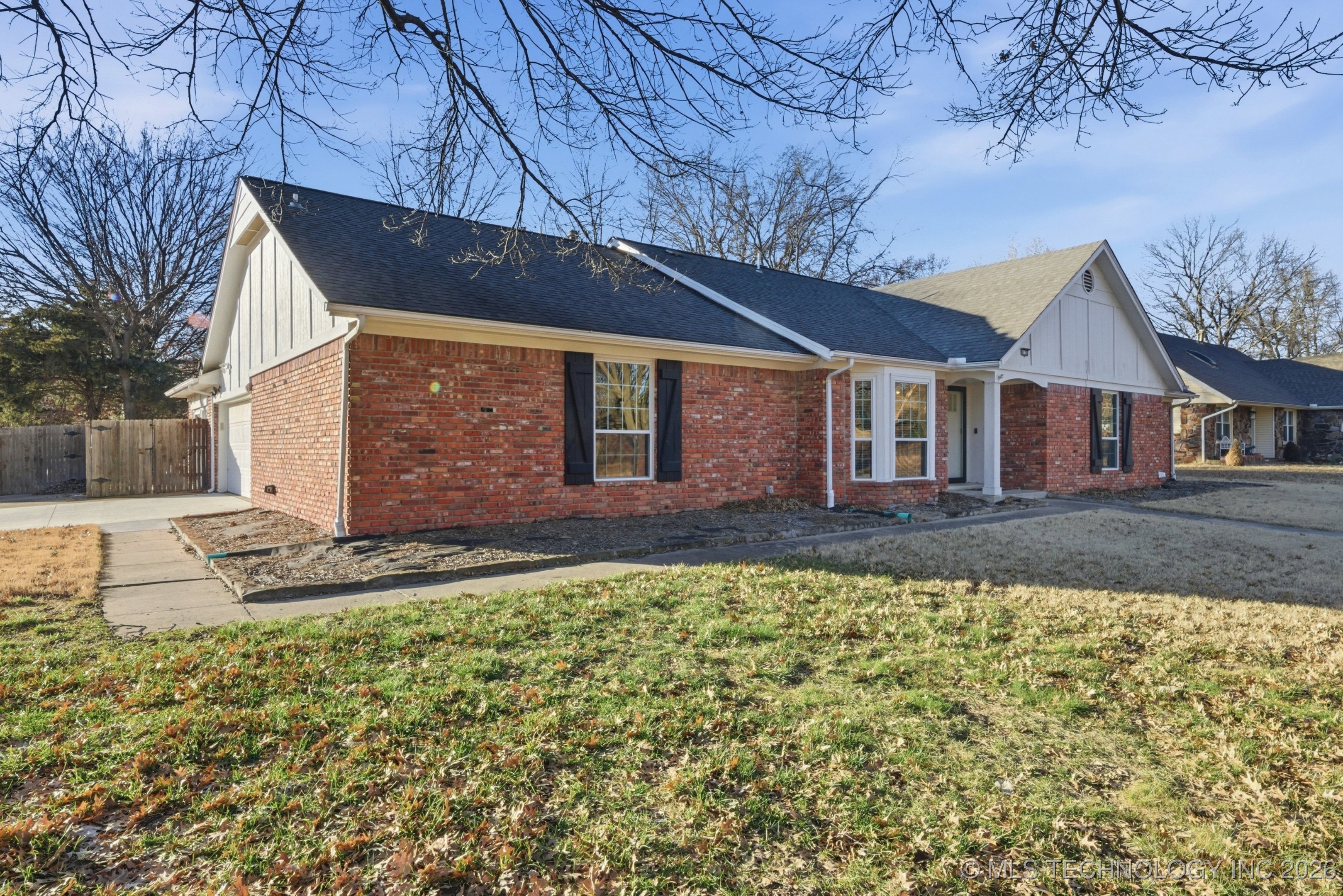 4120 S Juniper Avenue Property Photo 2