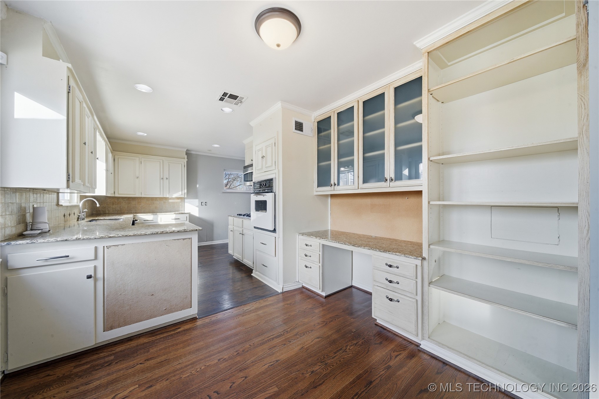 1742 E 61st Place Property Photo 8