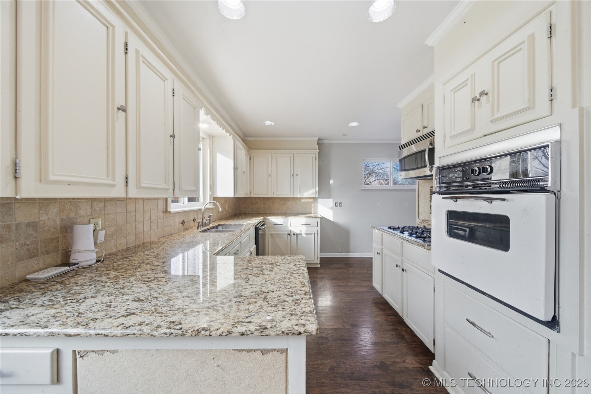 1742 E 61st Place Property Photo 9