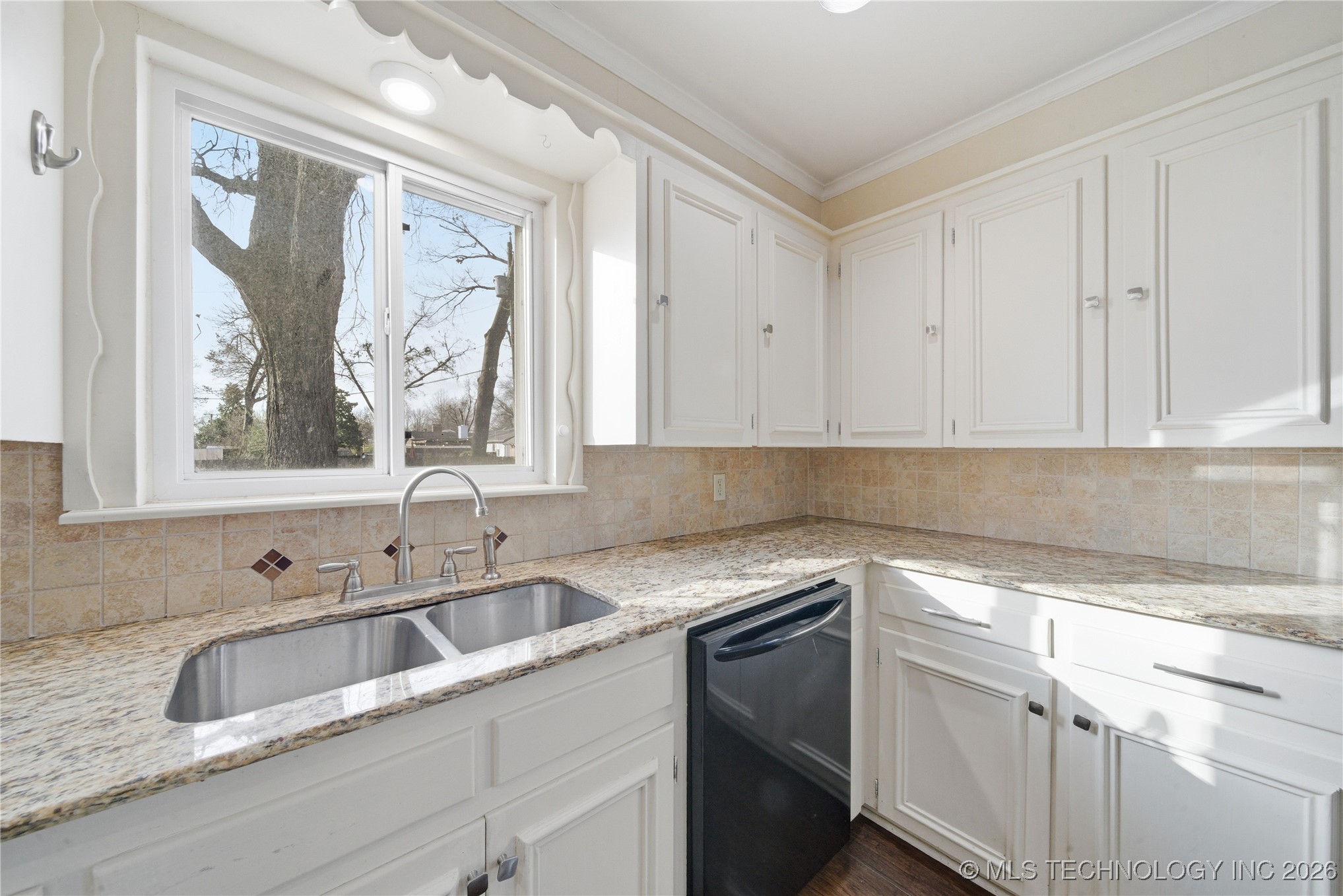 1742 E 61st Place Property Photo 10