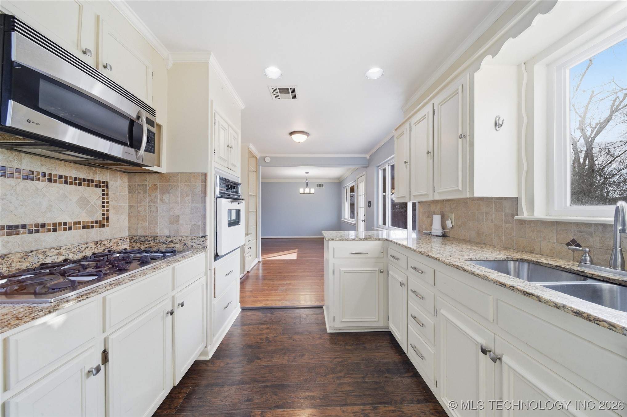 1742 E 61st Place Property Photo 11