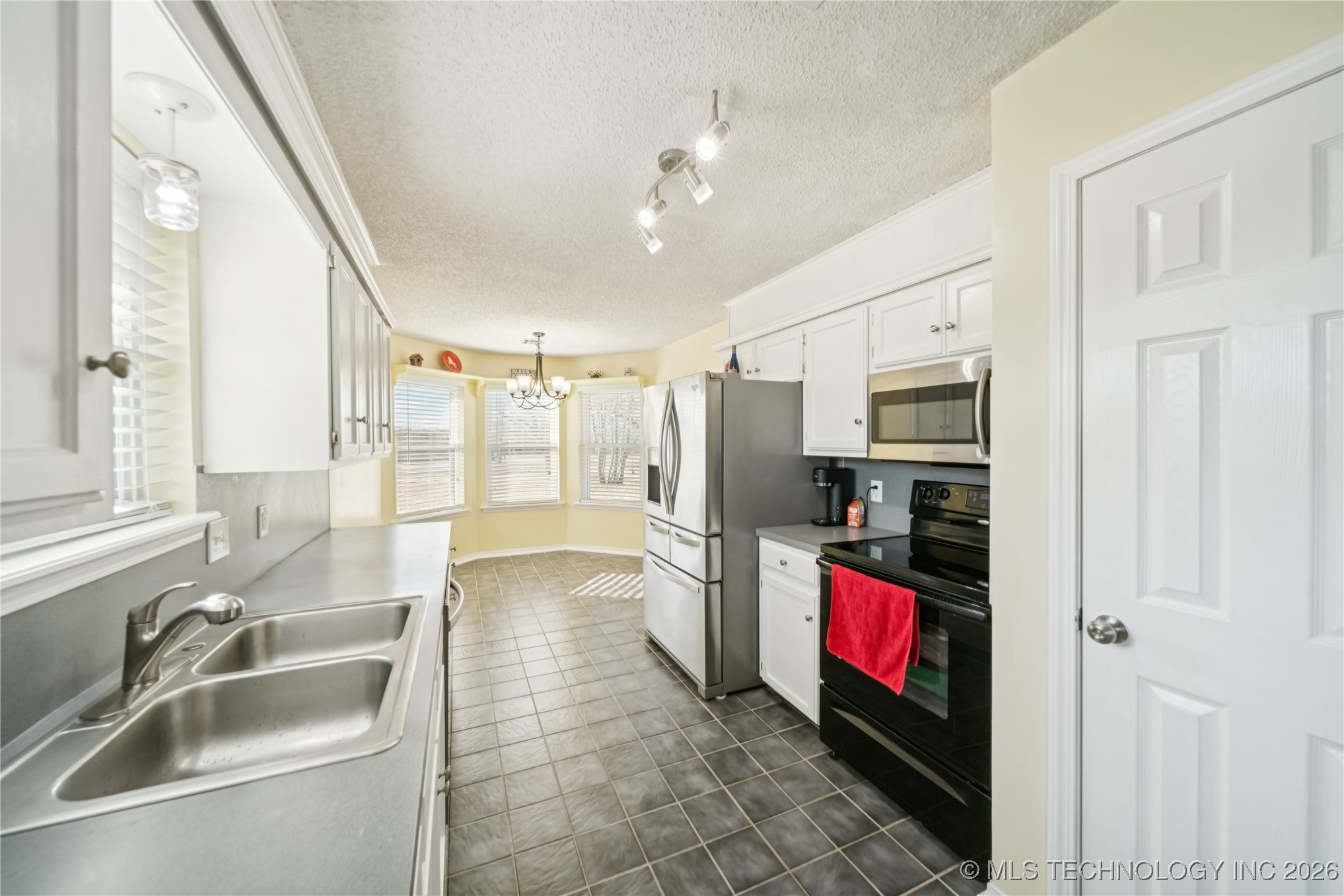 20665 S Carefree Drive Property Photo 3