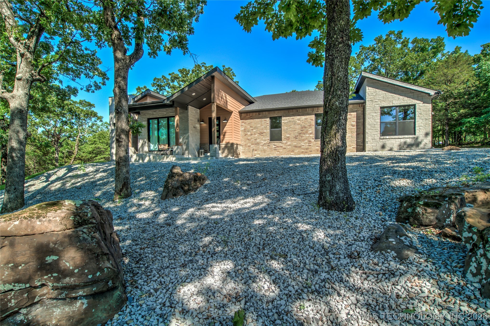 118289 S 4215 Property Photo 1