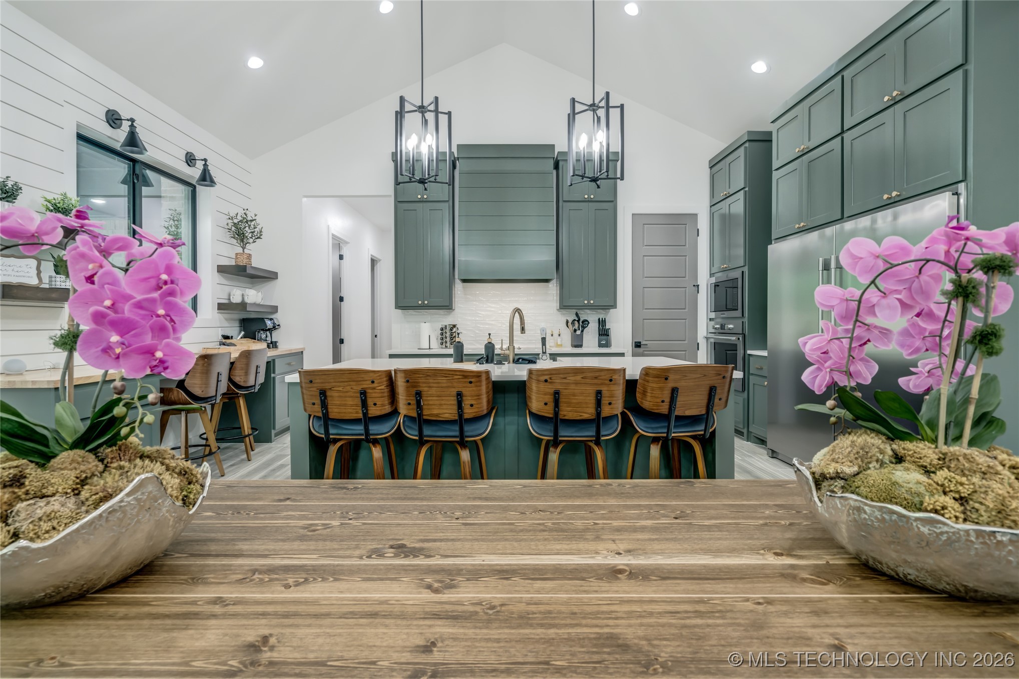 118289 S 4215 Property Photo 2