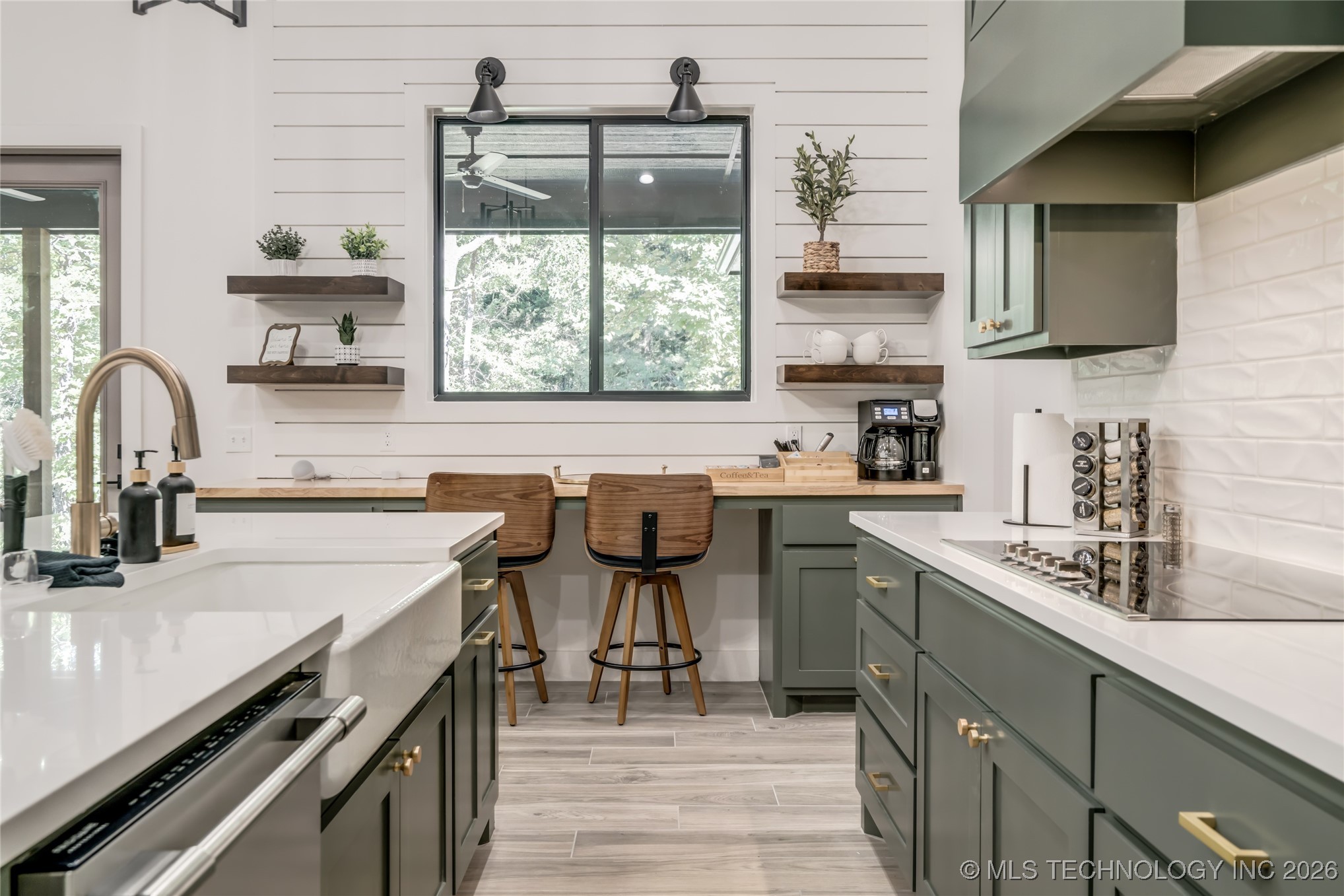 118289 S 4215 Property Photo 3