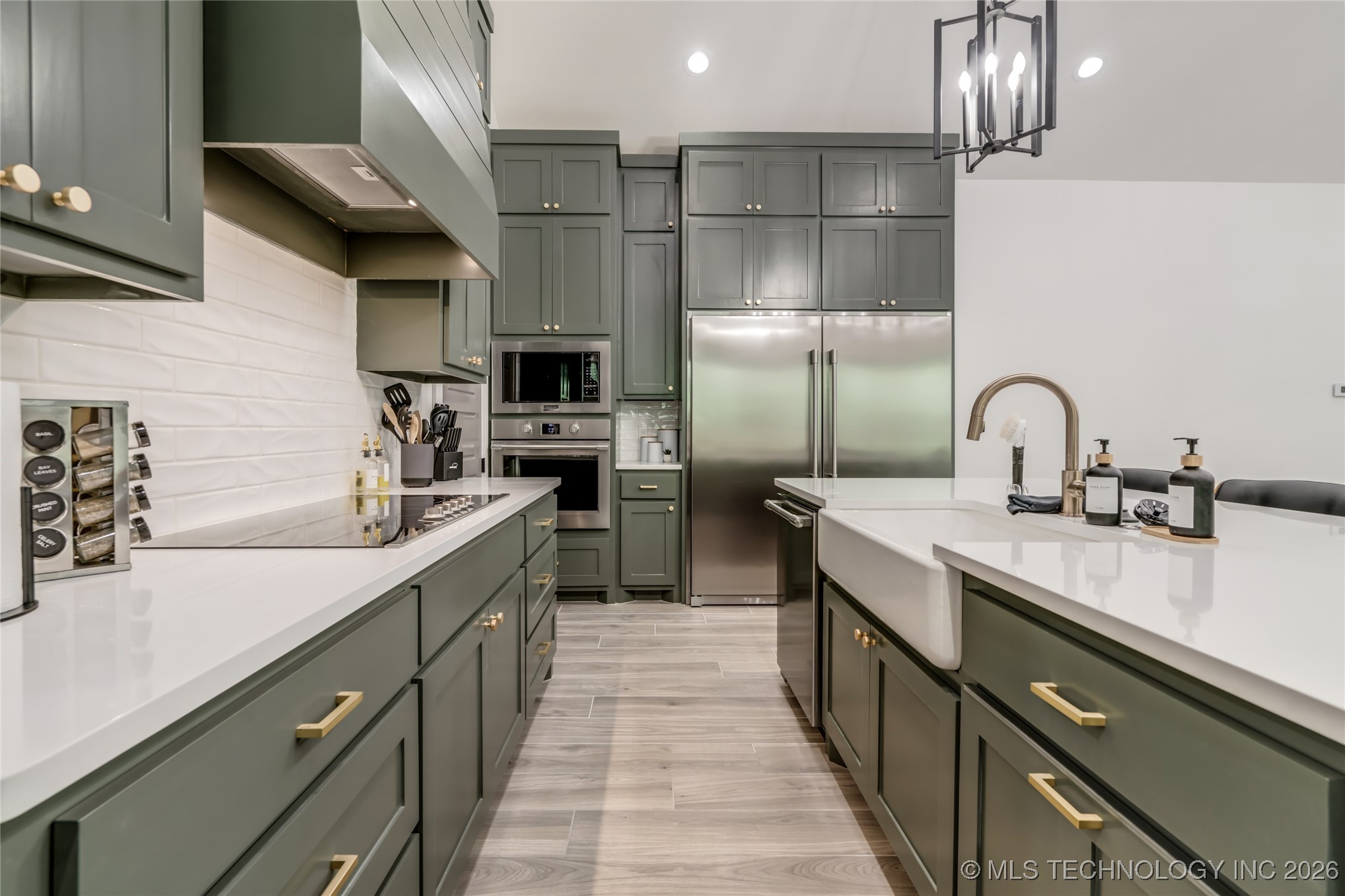 118289 S 4215 Property Photo 5