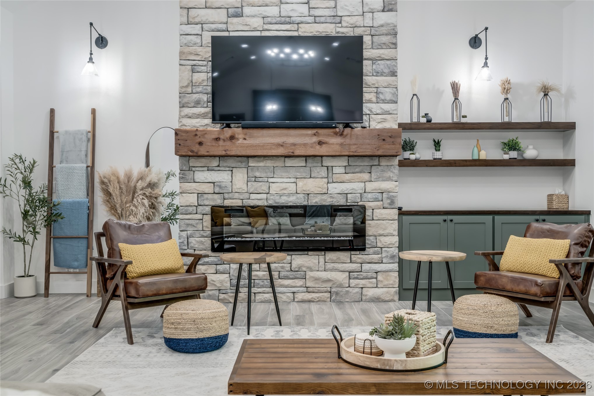 118289 S 4215 Property Photo 6