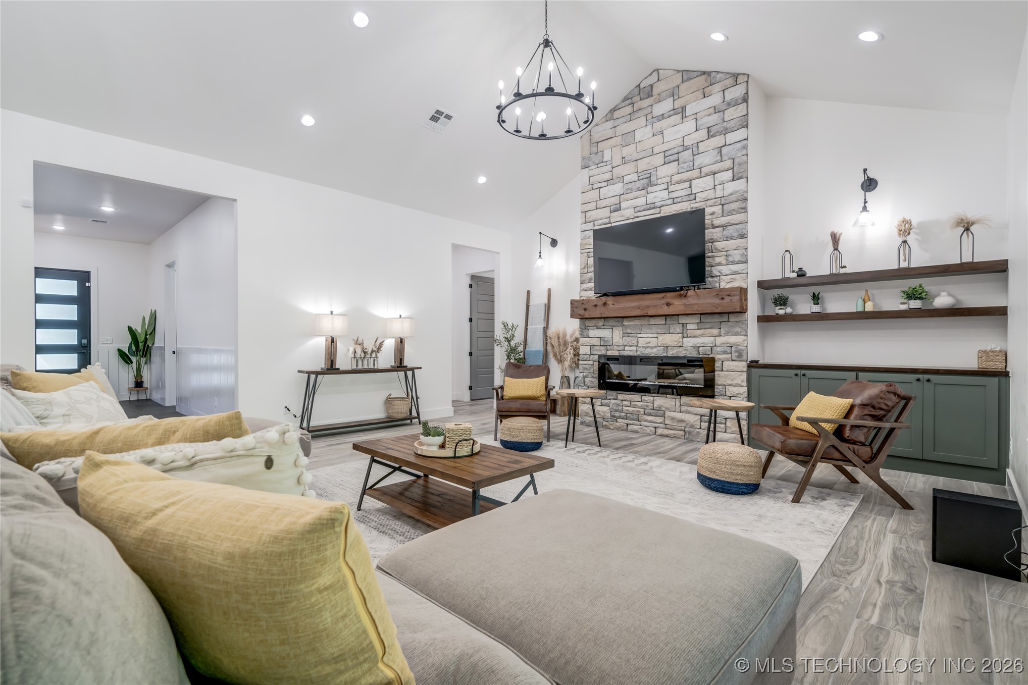 118289 S 4215 Property Photo 9