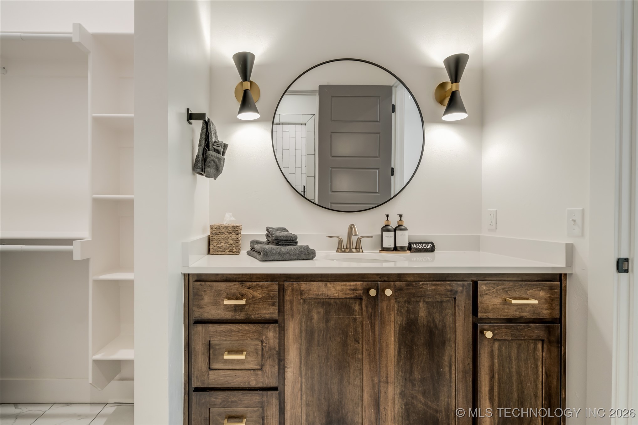 118289 S 4215 Property Photo 12