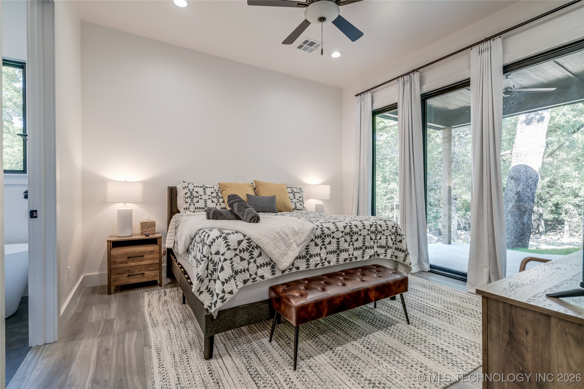 118289 S 4215 Property Photo 13