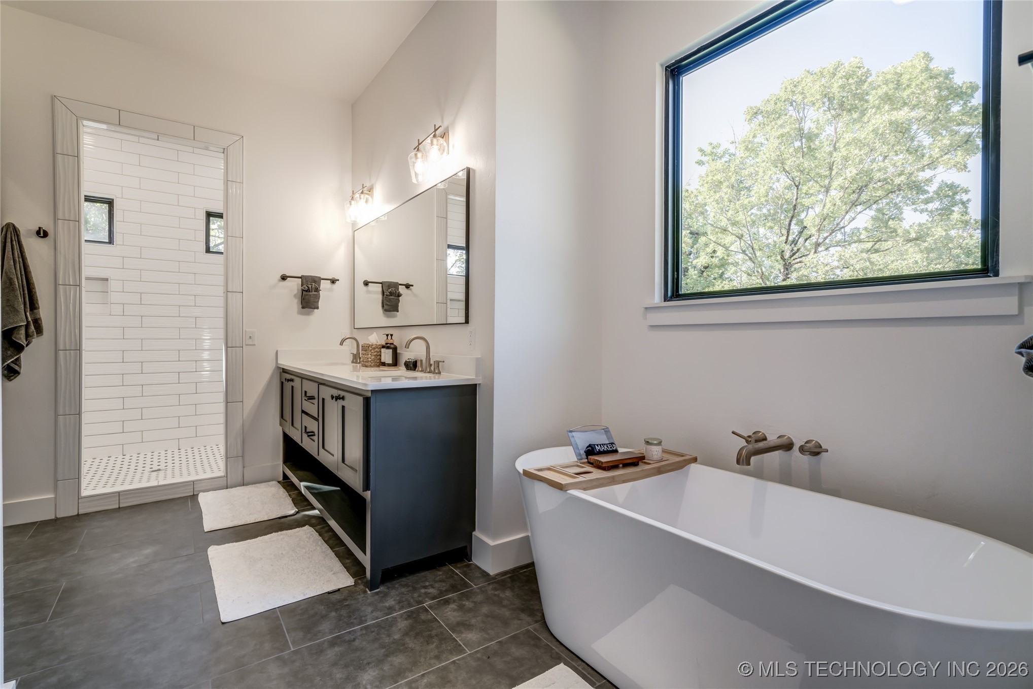 118289 S 4215 Property Photo 15