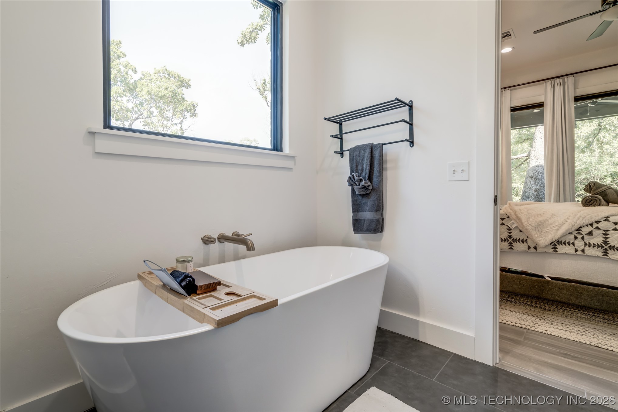 118289 S 4215 Property Photo 16