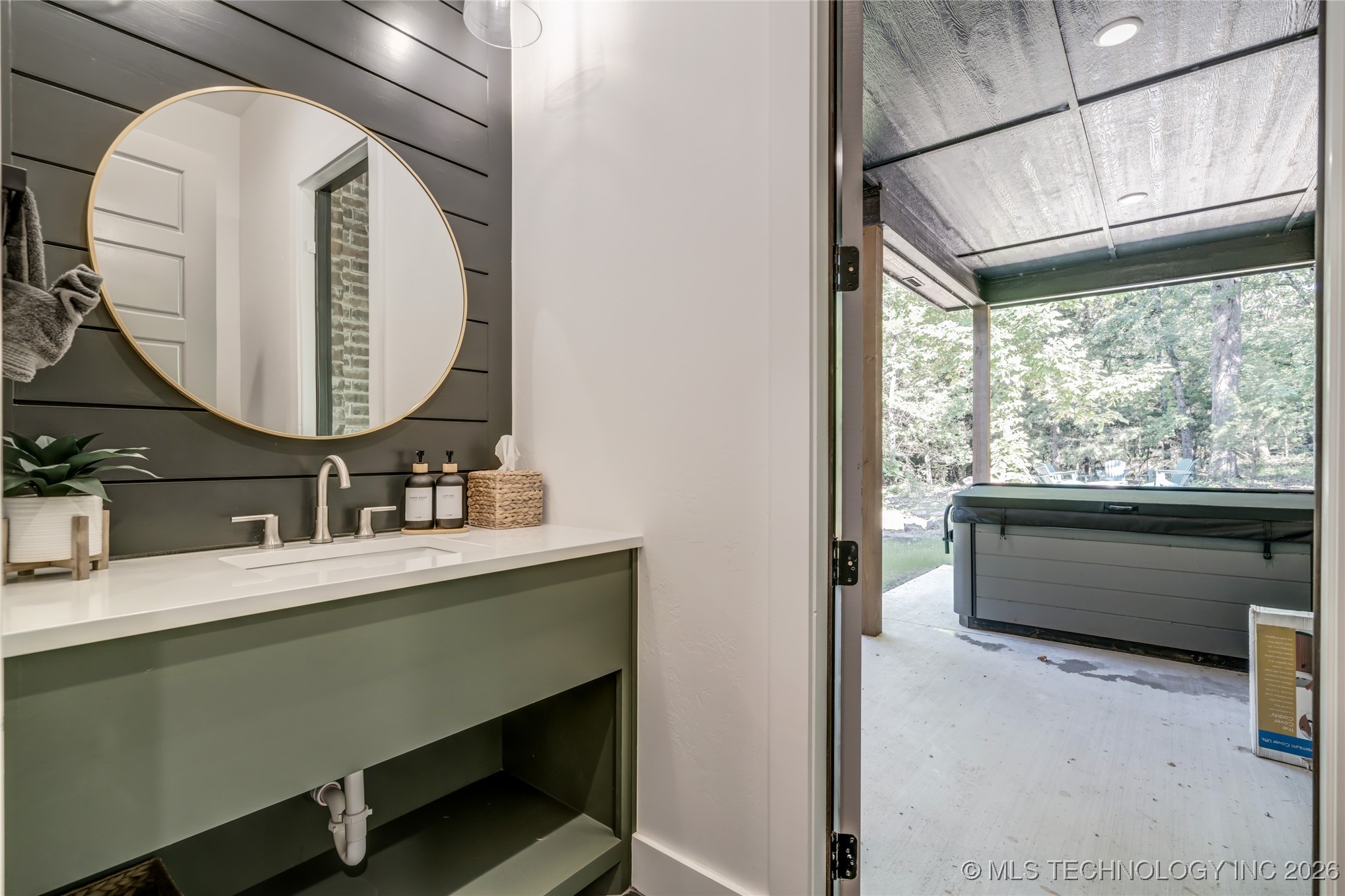 118289 S 4215 Property Photo 19