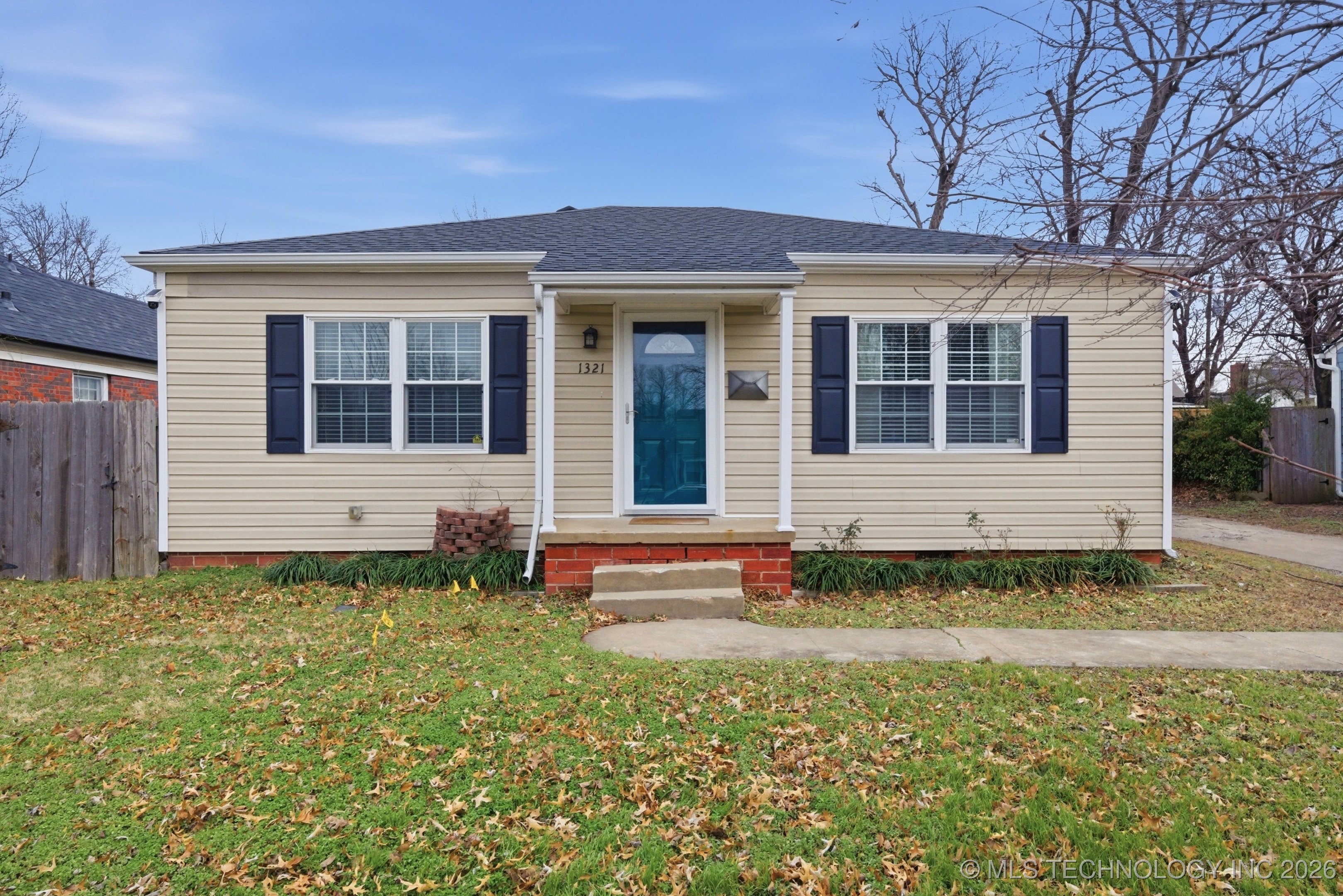 1321 S Quebec Avenue Property Photo 1