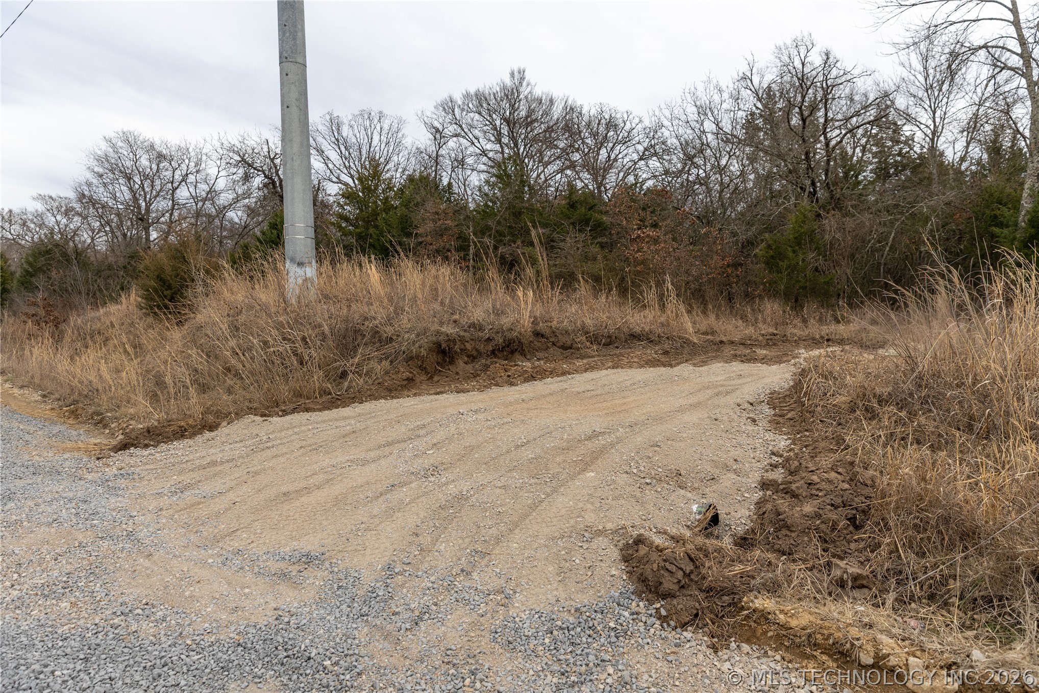 1 E 1180 Road Property Photo 3