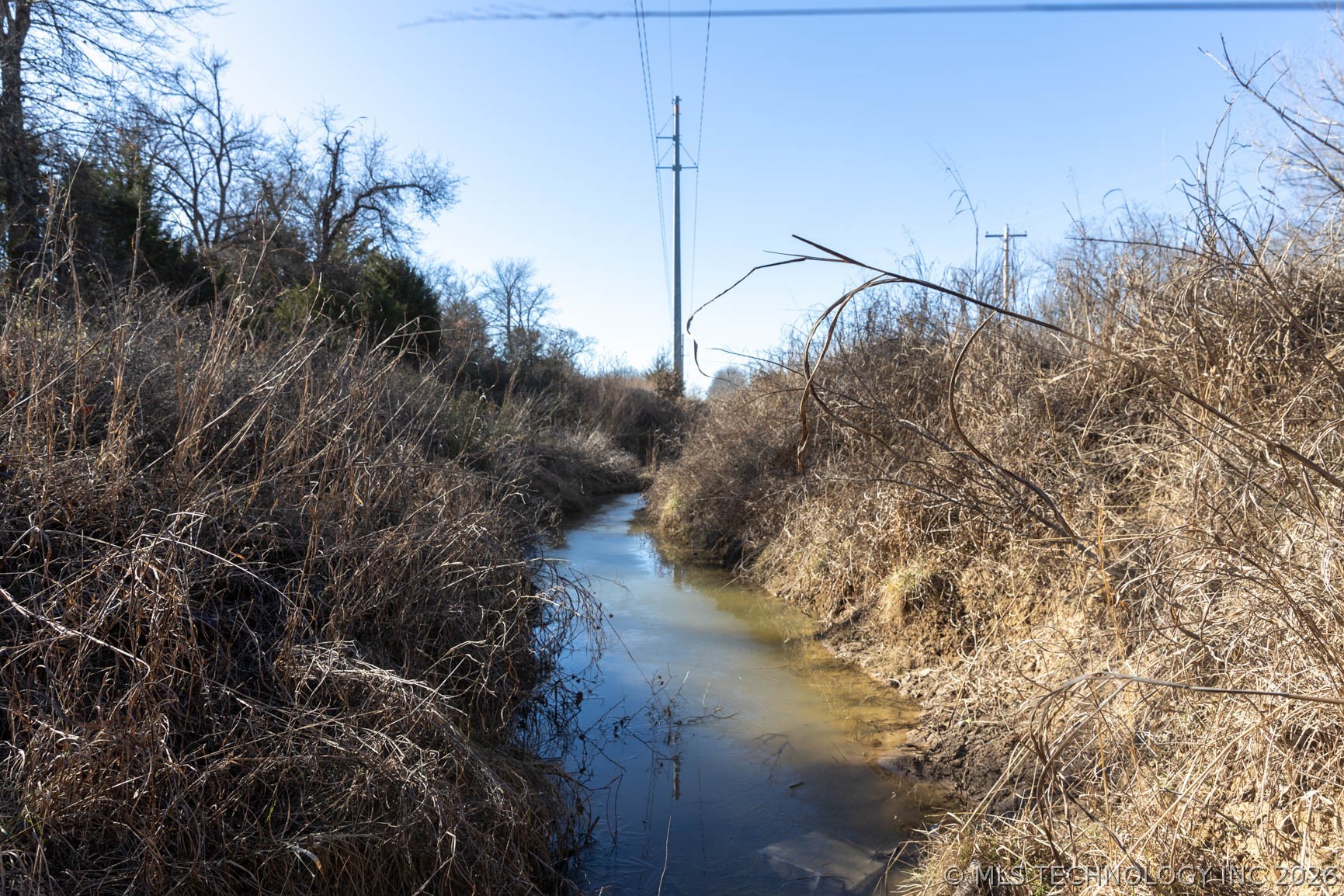 1 E 1180 Road Property Photo 4