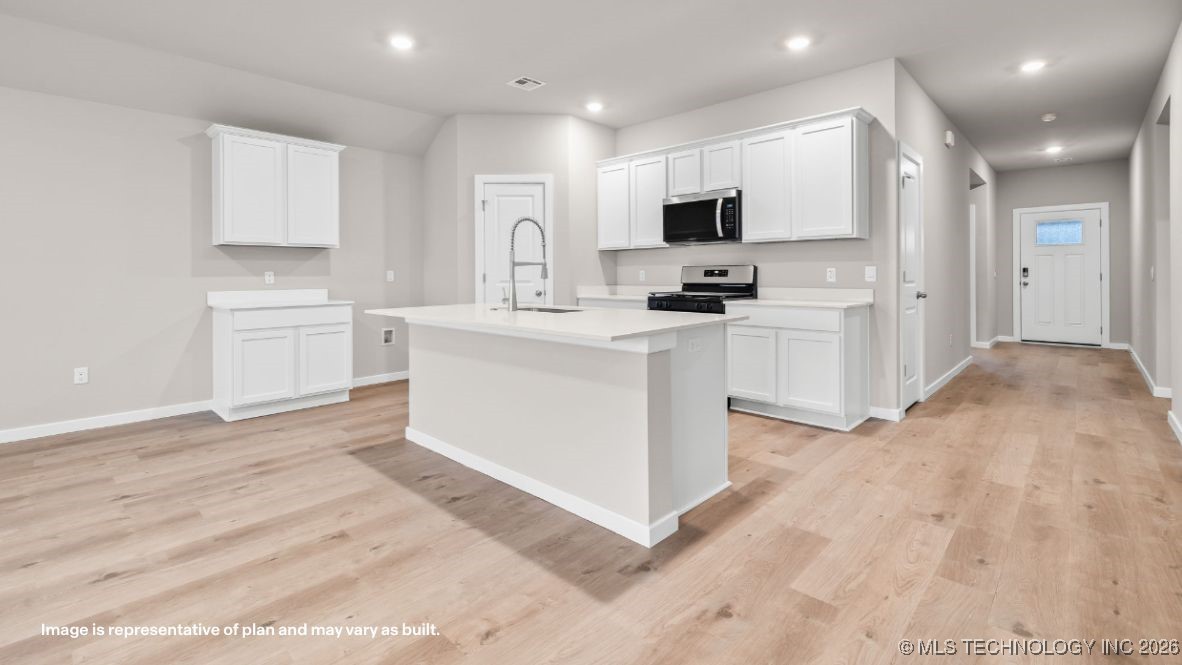 7511 N 154th East Avenue Property Photo 4