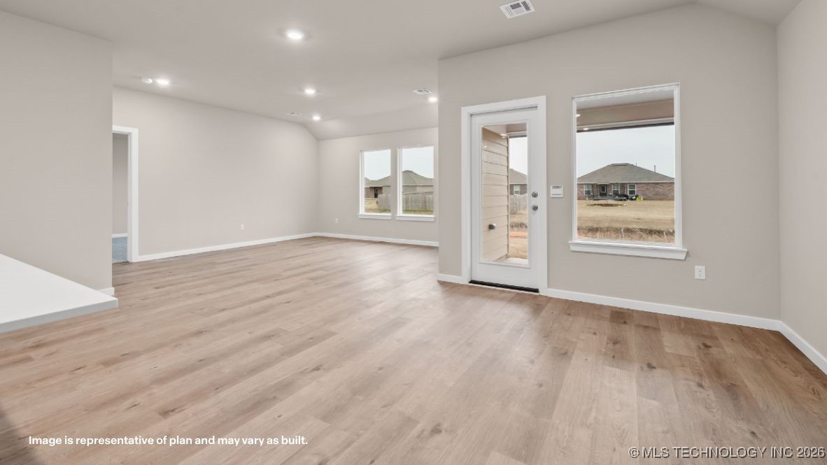 7511 N 154th East Avenue Property Photo 6