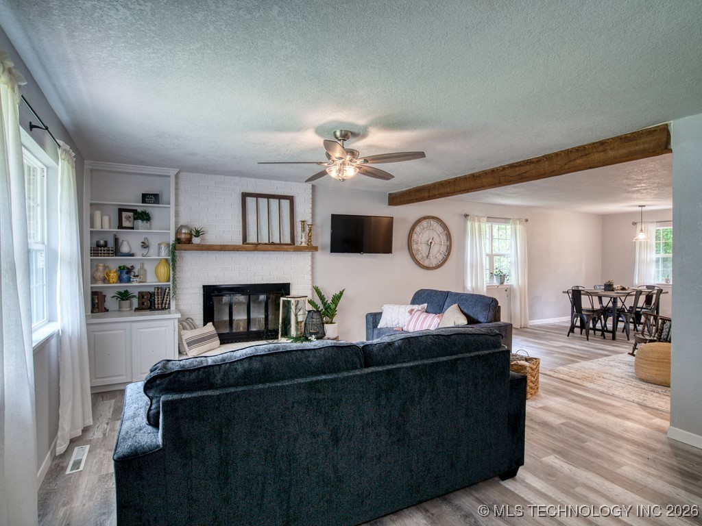 2005 E Foster Property Photo 3