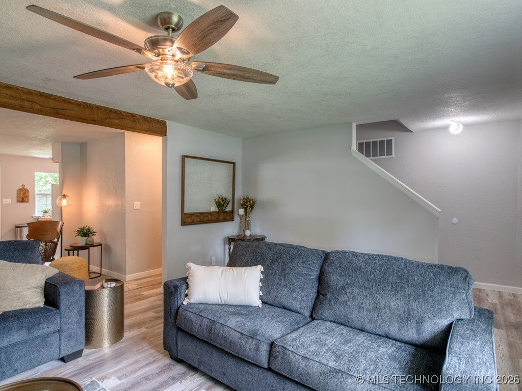 2005 E Foster Property Photo 4