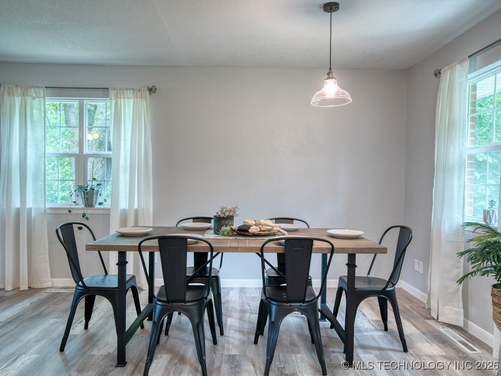 2005 E Foster Property Photo 9