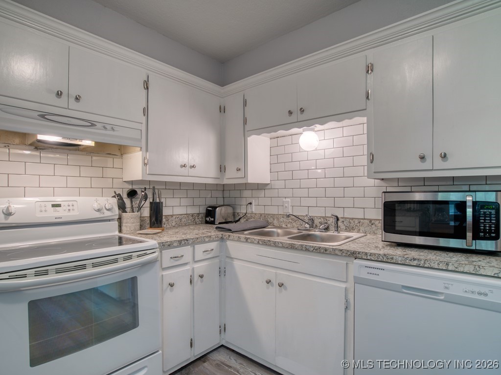 2005 E Foster Property Photo 11