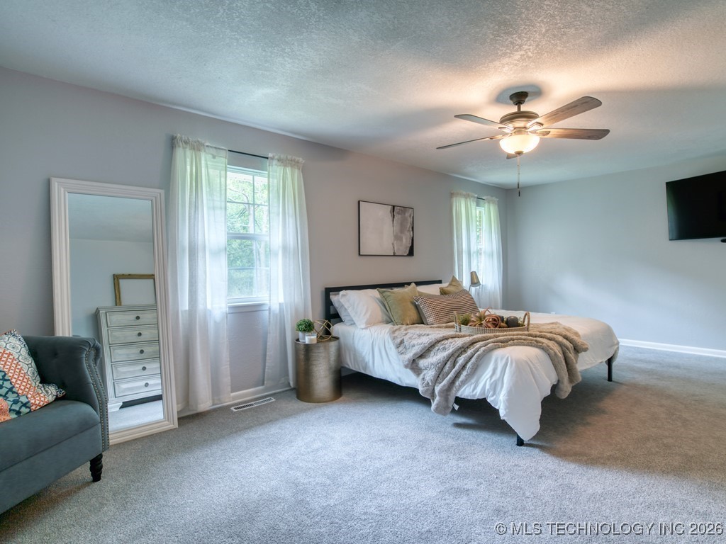 2005 E Foster Property Photo 12