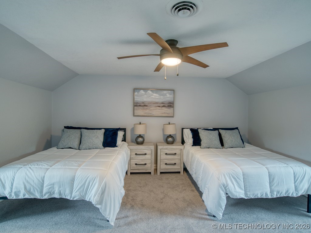 2005 E Foster Property Photo 16