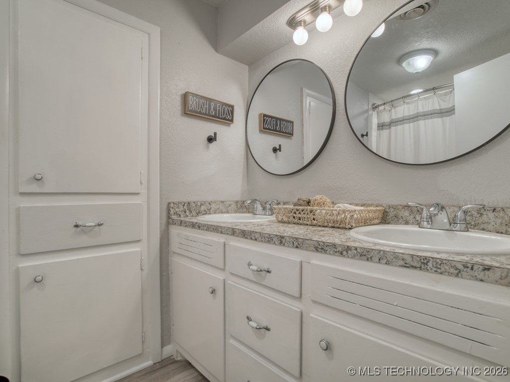 2005 E Foster Property Photo 17