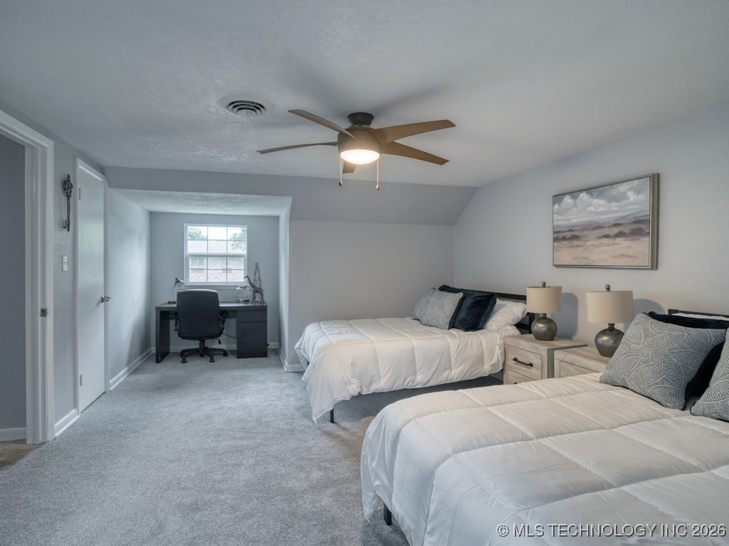 2005 E Foster Property Photo 18