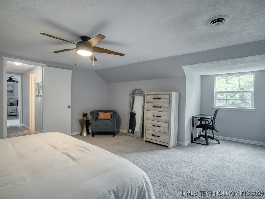 2005 E Foster Property Photo 21