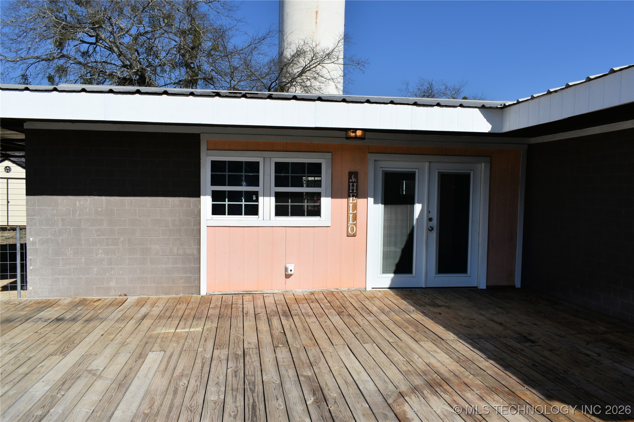 105 W Valliant Avenue Property Photo 2