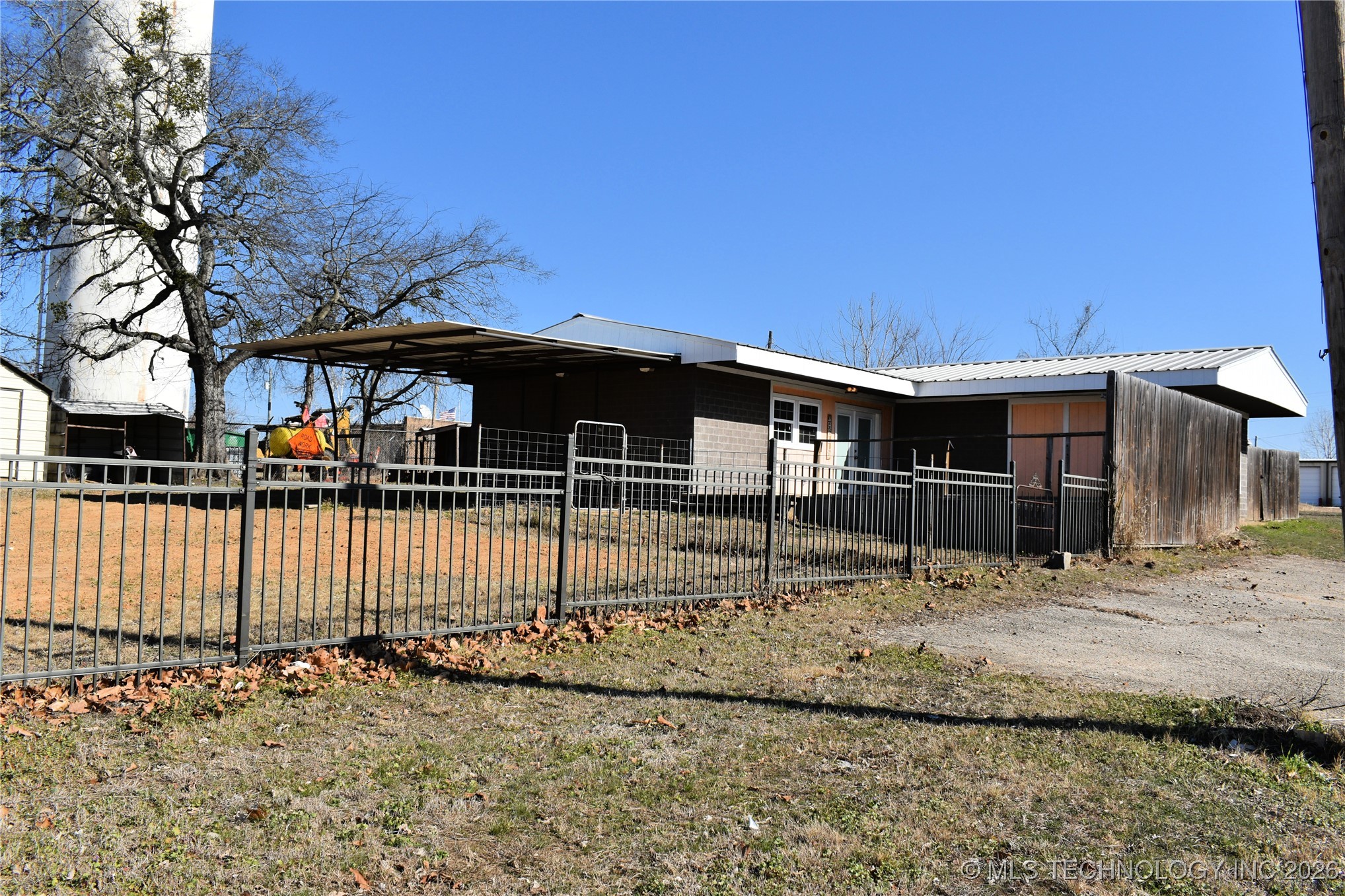 105 W Valliant Avenue Property Photo 3