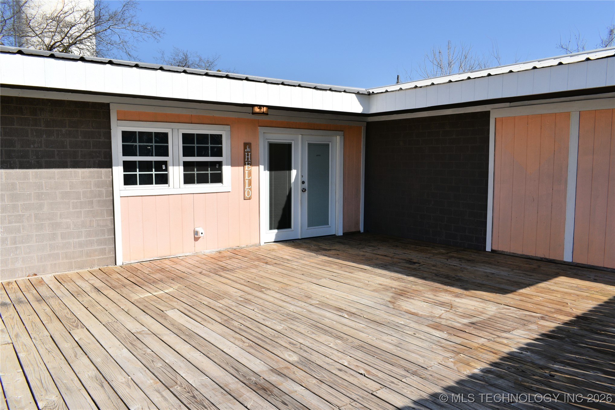 105 W Valliant Avenue Property Photo 4