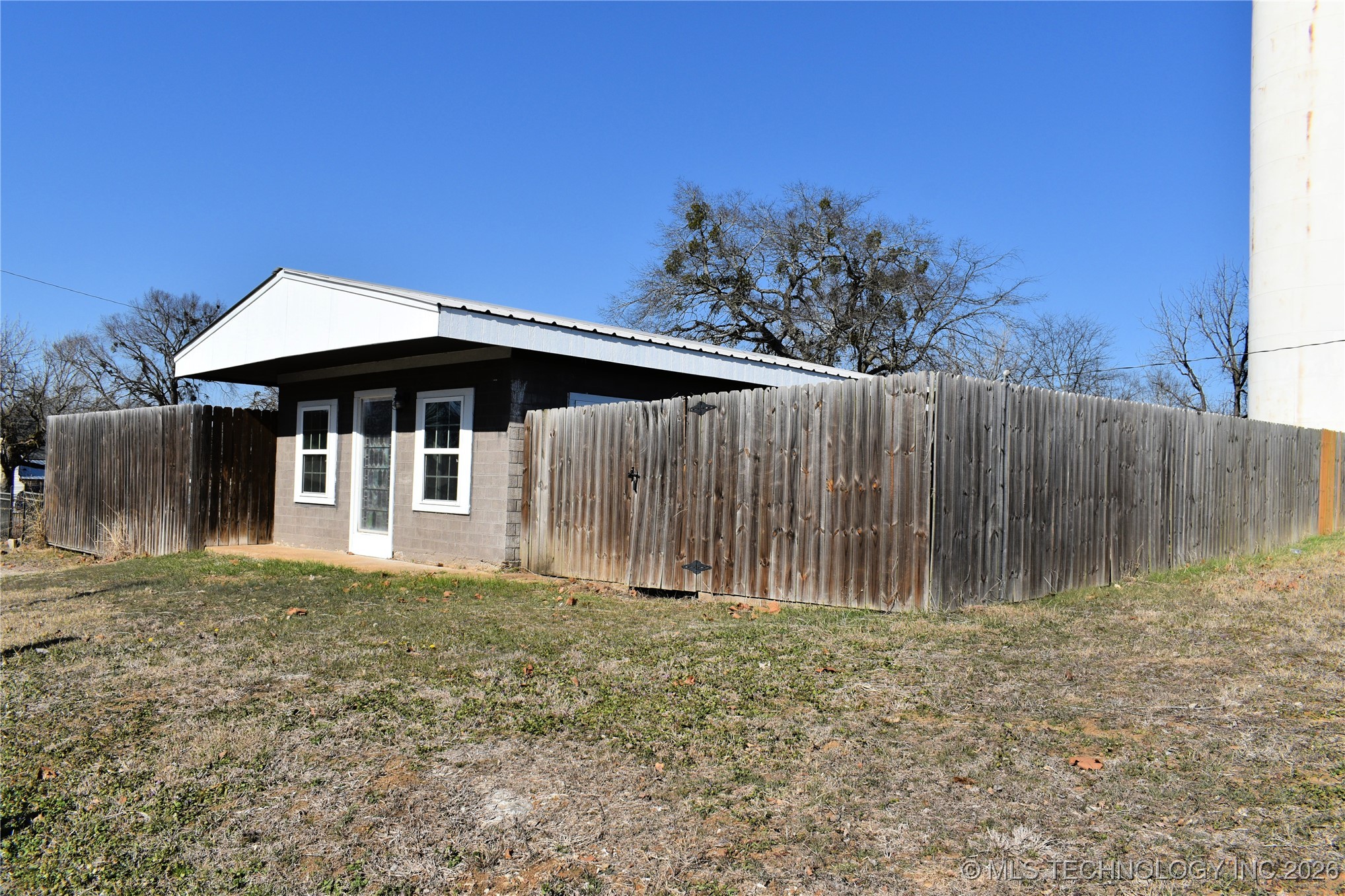 105 W Valliant Avenue Property Photo 6