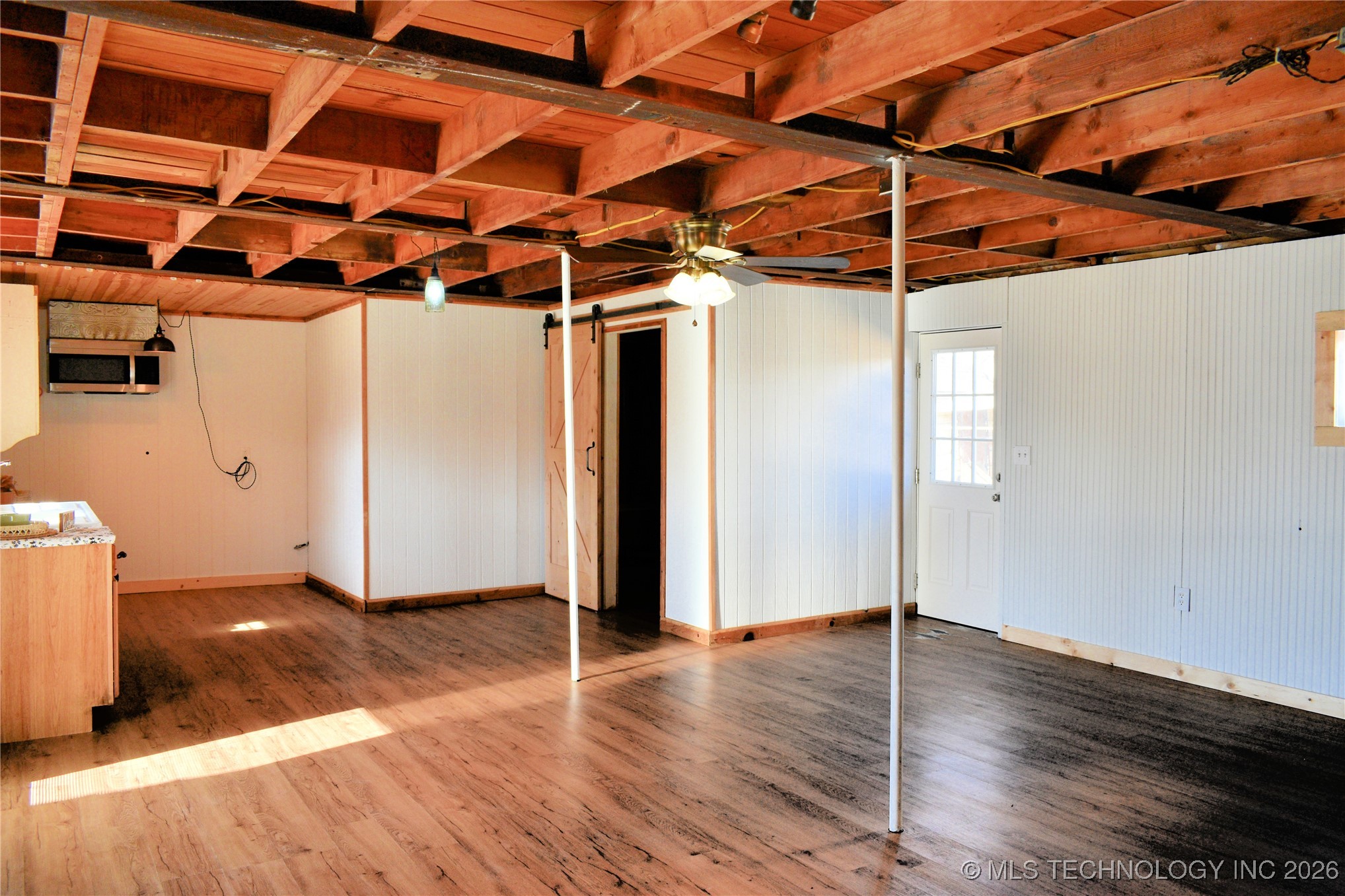 105 W Valliant Avenue Property Photo 7