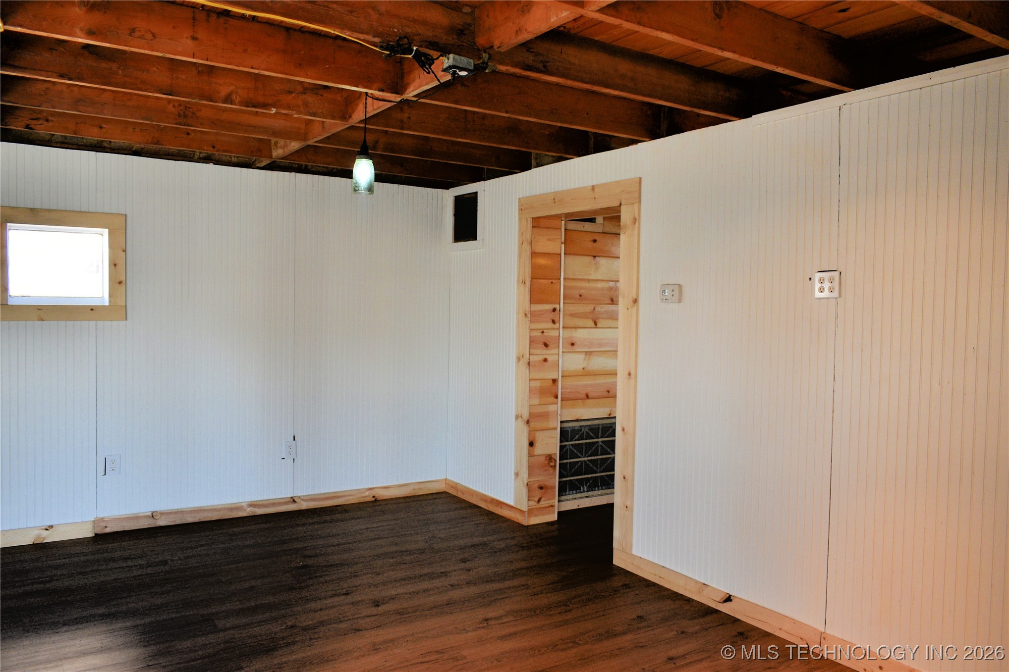 105 W Valliant Avenue Property Photo 8