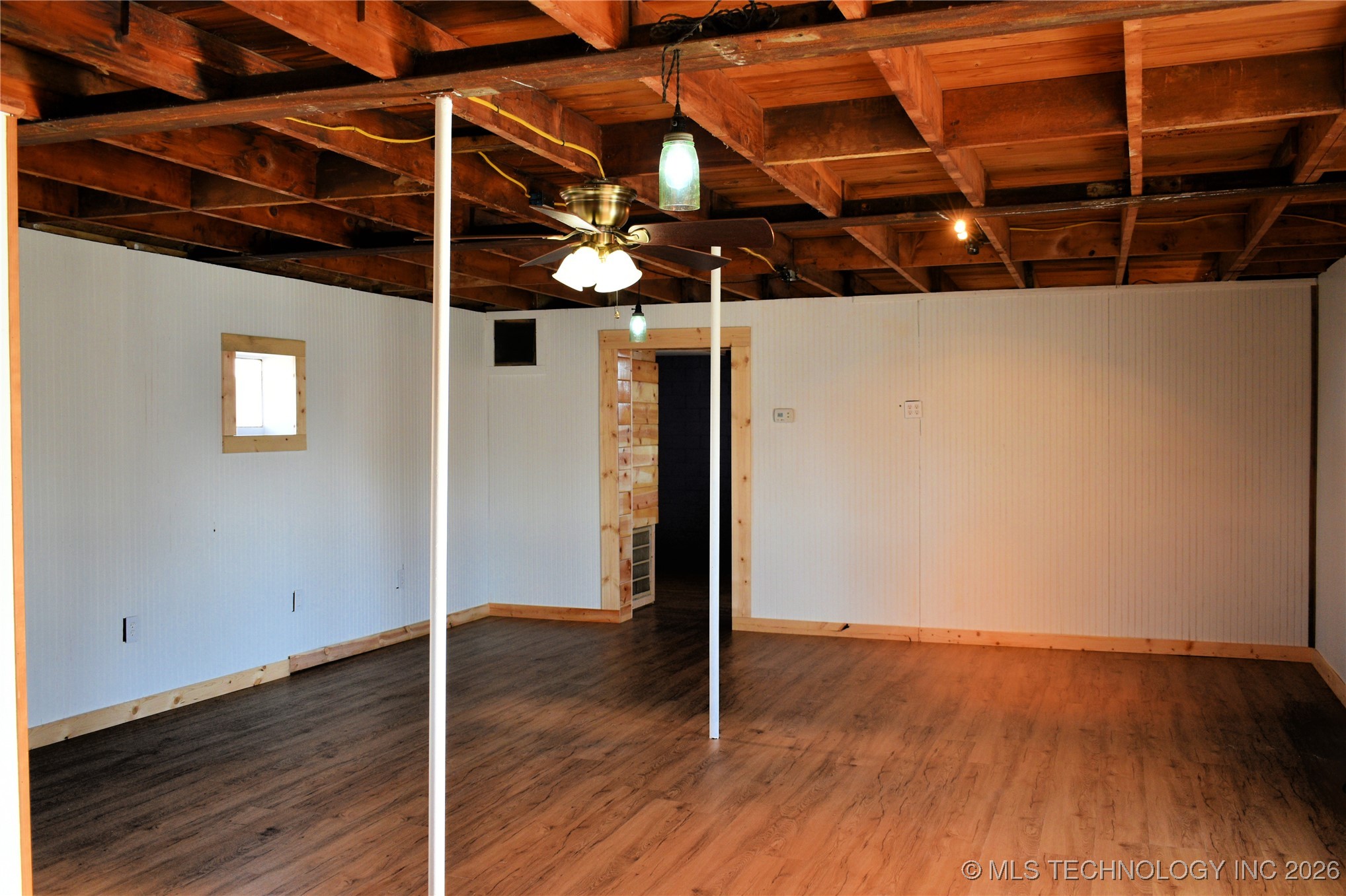 105 W Valliant Avenue Property Photo 9