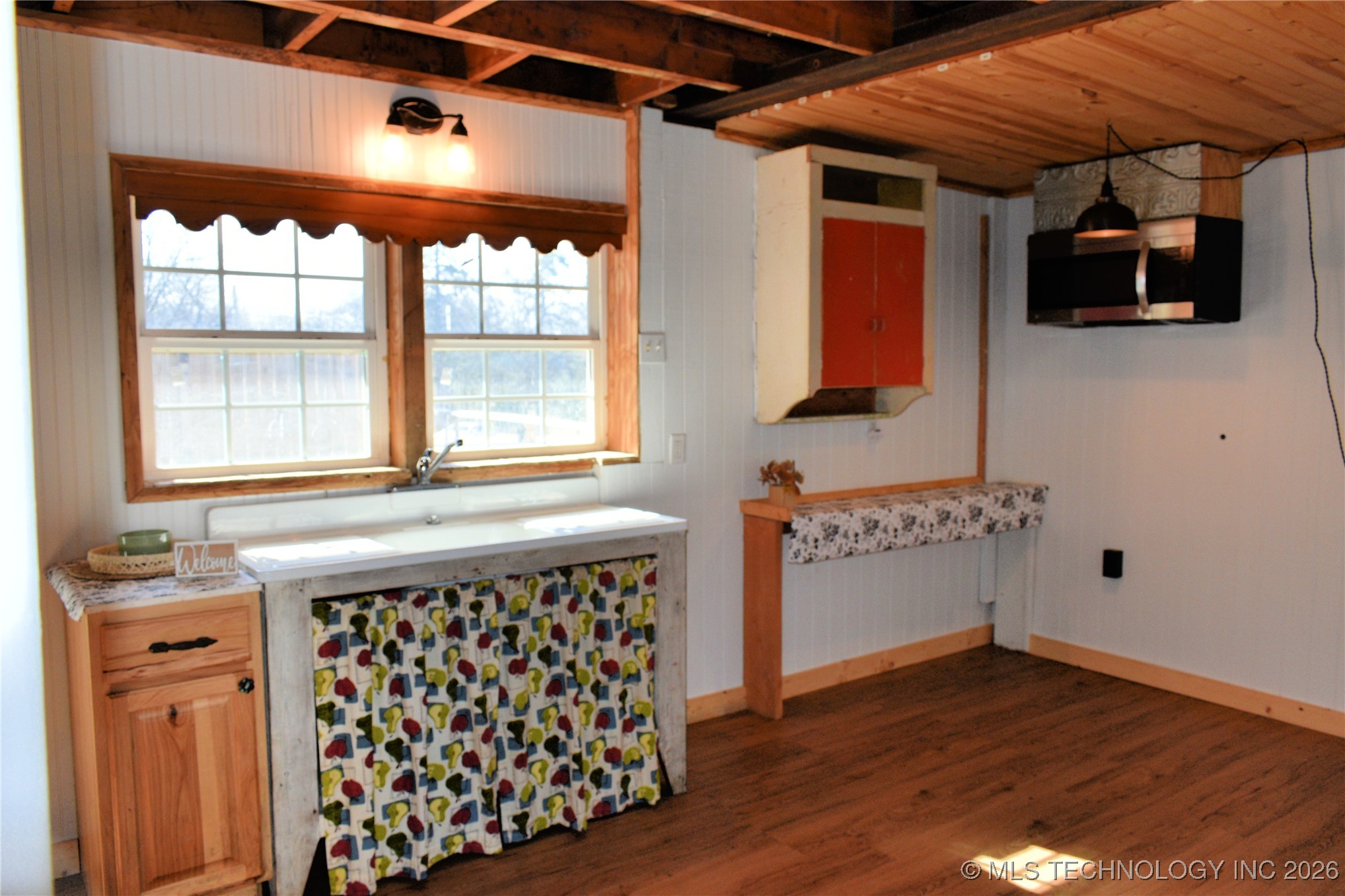 105 W Valliant Avenue Property Photo 10